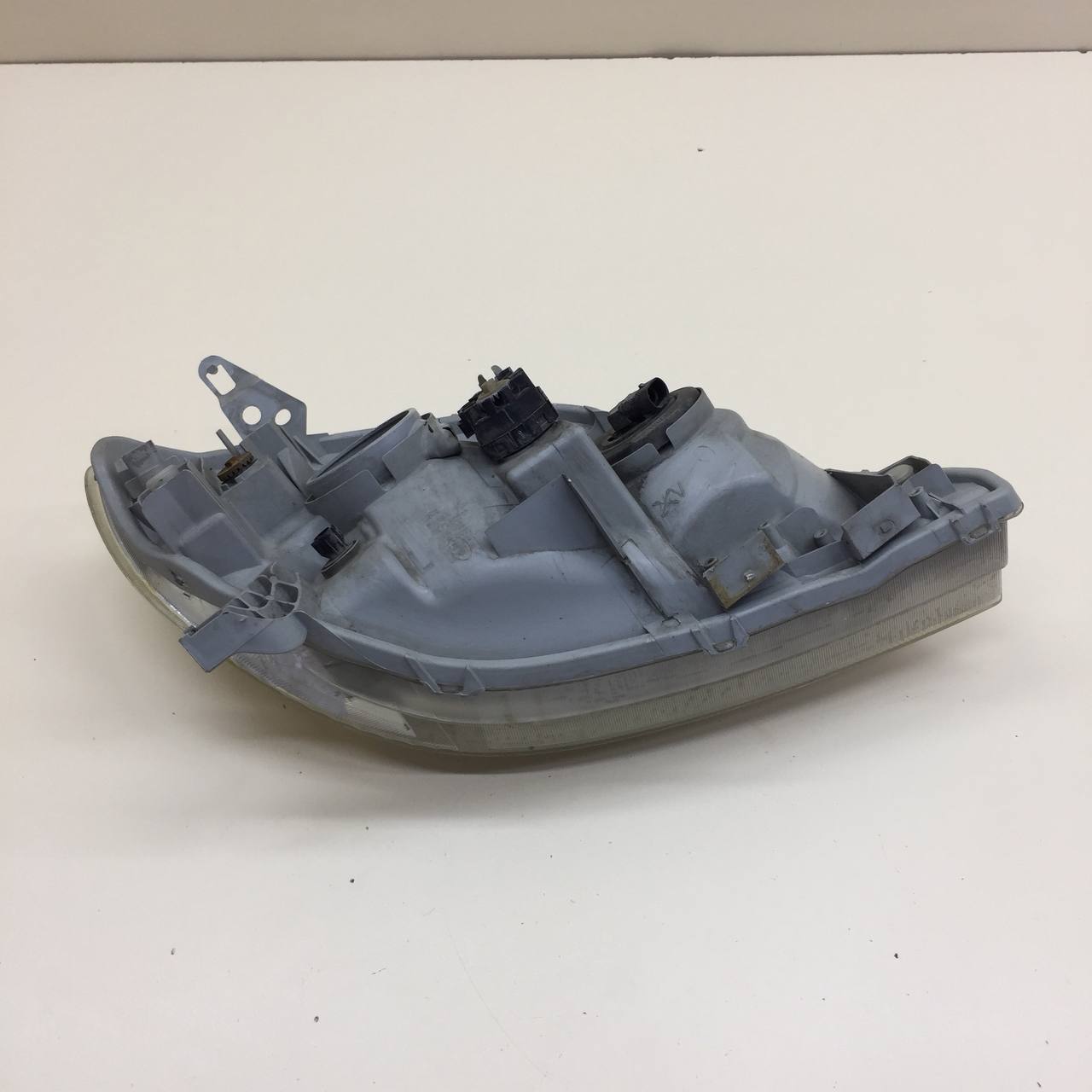 Фара левая Toyota Corolla E120 2001-2007