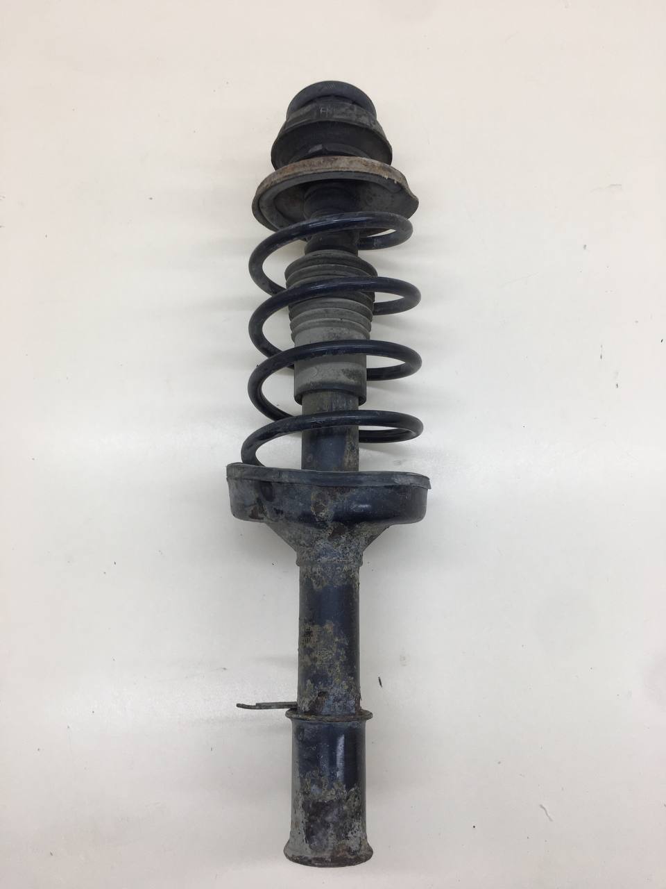 Амортизатор передний Renault Symbol (2) 2008-2012