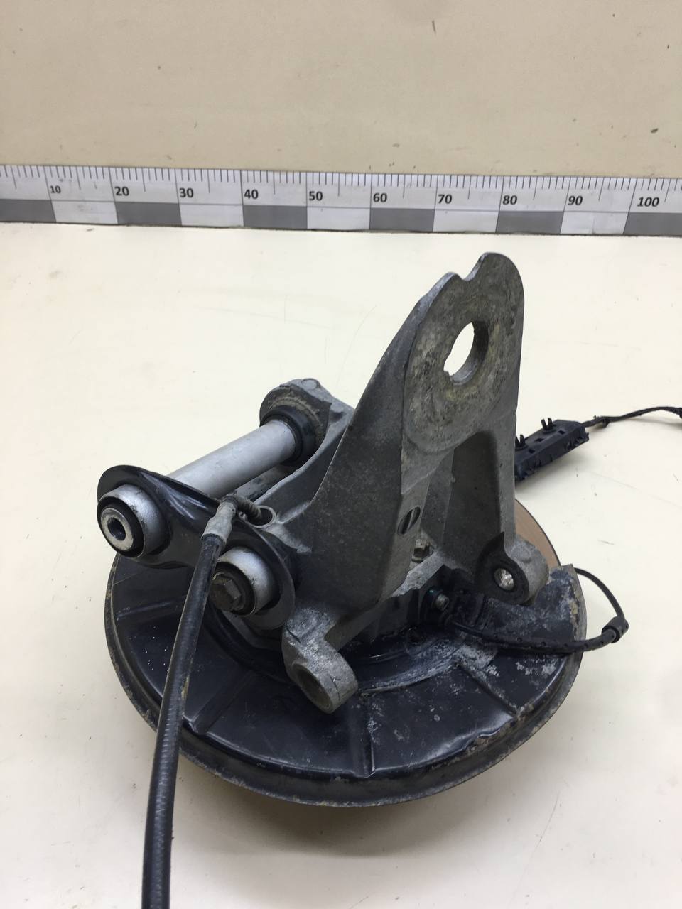 Кулак поворотный задний левый BMW X5 E53 2000-2007