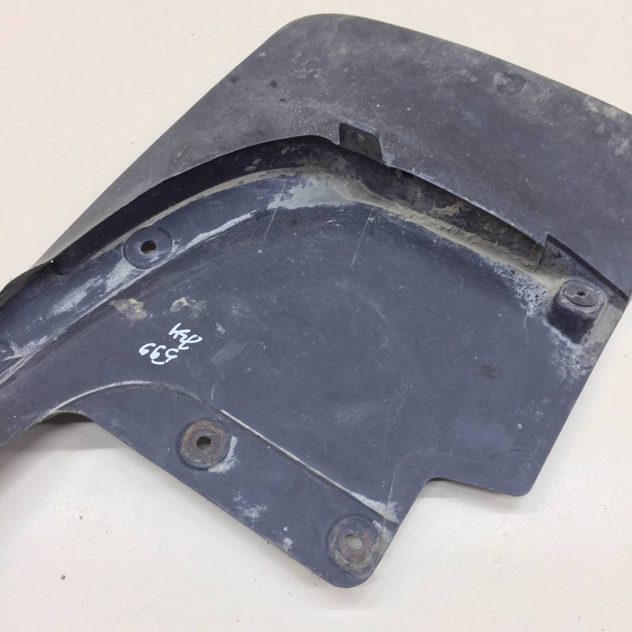 Брызговик задний правый Lexus LX570 (J200) 2007-2015