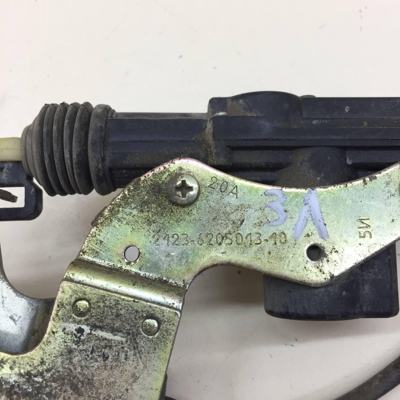 Замок двери задней левой Chevrolet Niva 2002-2009