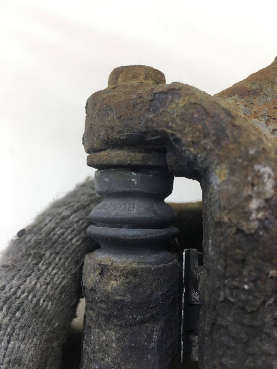 Суппорт передний правый Peugeot 207 2006-2013