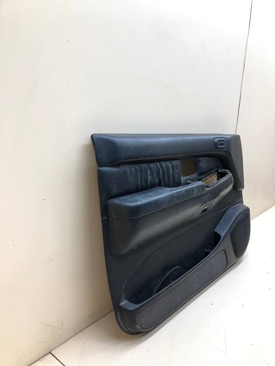 Обшивка двери передней левой Infiniti QX4 (JR50) 1996-2003г