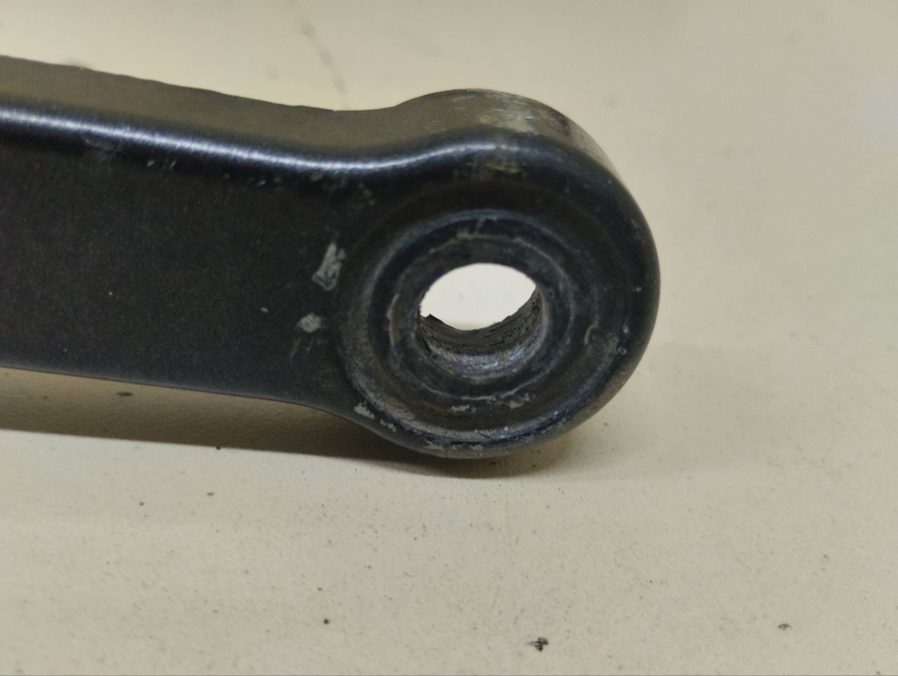 Поводок стеклоочистителя передний левый Chevrolet TrailBlazer (GMT360) 2001-2010