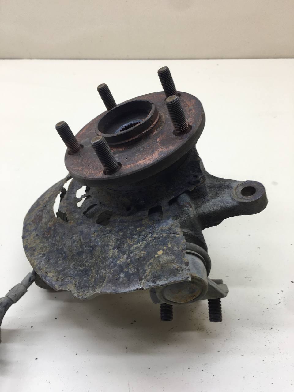 Кулак поворотный передний правый Toyota Camry (XV30) 2001-2006