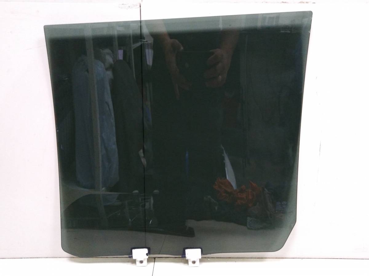 Стекло двери задней правой Great Wall H3 2010-2016