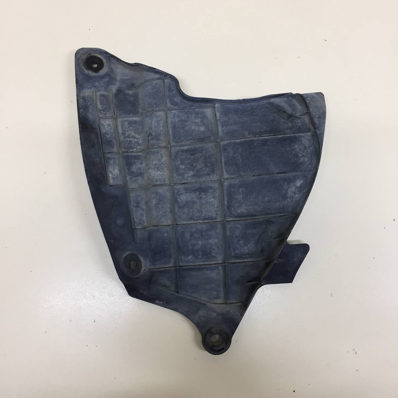 Пыльник двигателя боковой правый Toyota Camry (XV50) 2011-2017