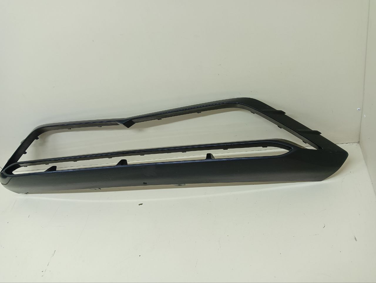 Накладка переднего бампера центральная Genesis G70 2017-2022