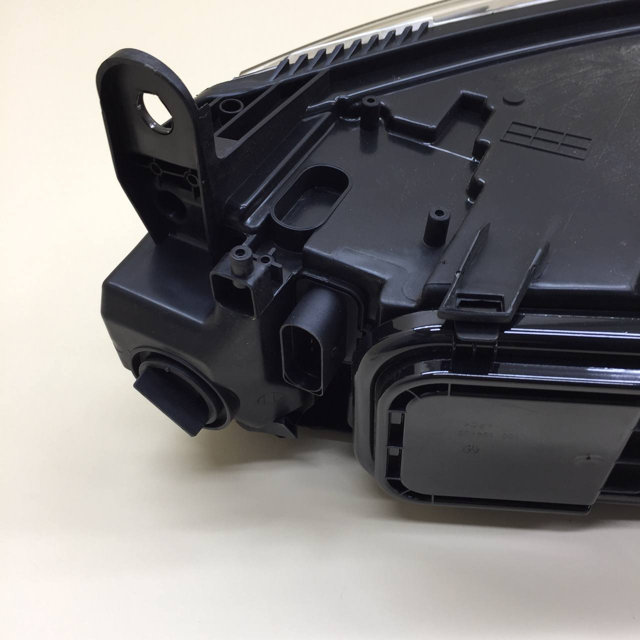 Фара правая Audi A6 (C6) 2005-2011