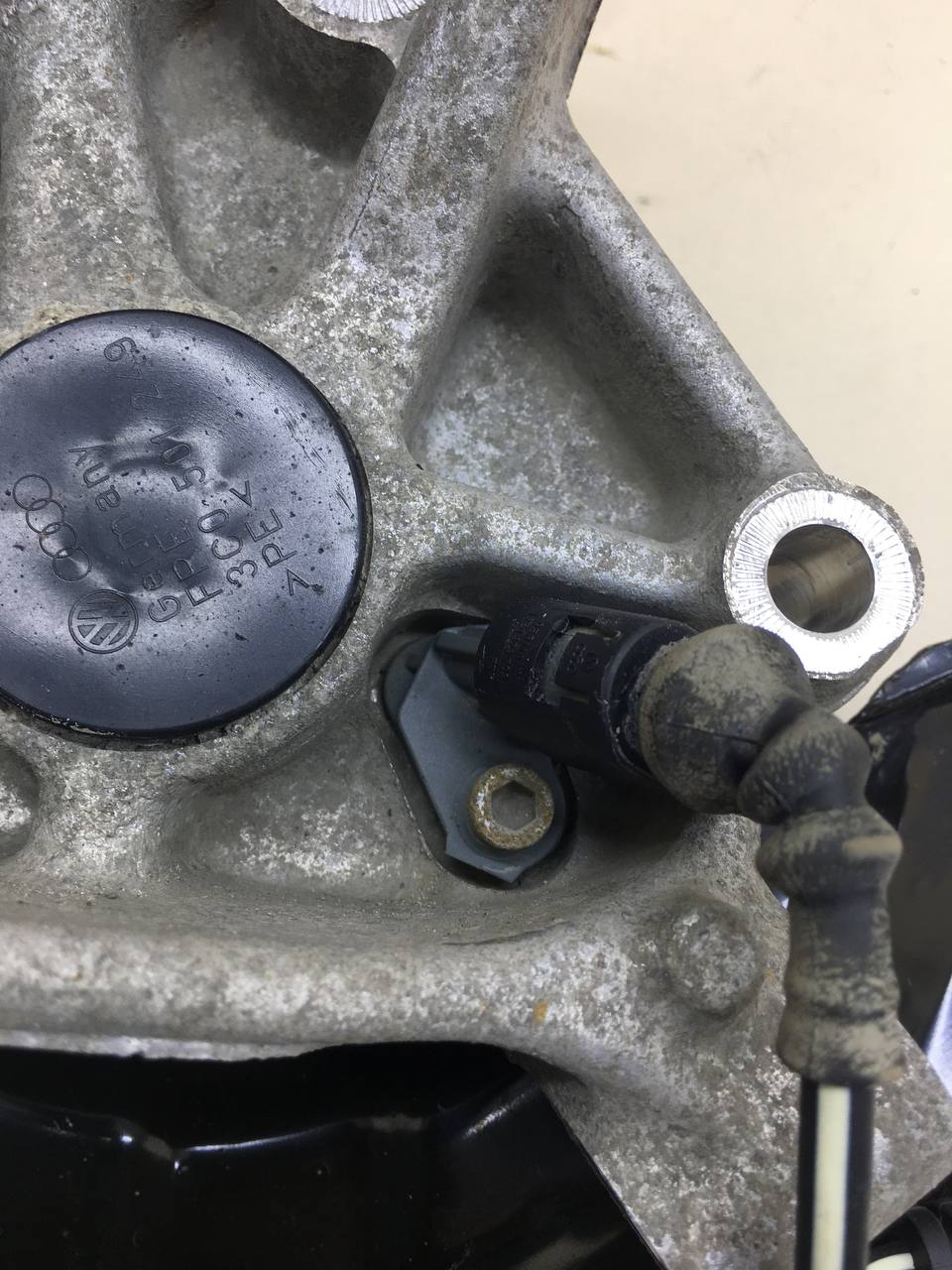 Кулак поворотный задний правый Volkswagen Passat B7 2011-2015