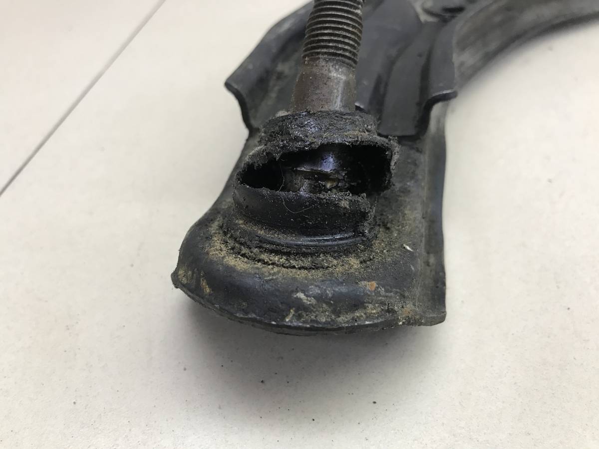 Рычаг передний левый Nissan Pulsar (N15) 1995-2000