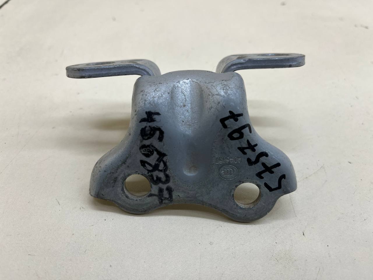 Петля двери задней правой верхняя Hyundai Solaris (RB) 2010-2017