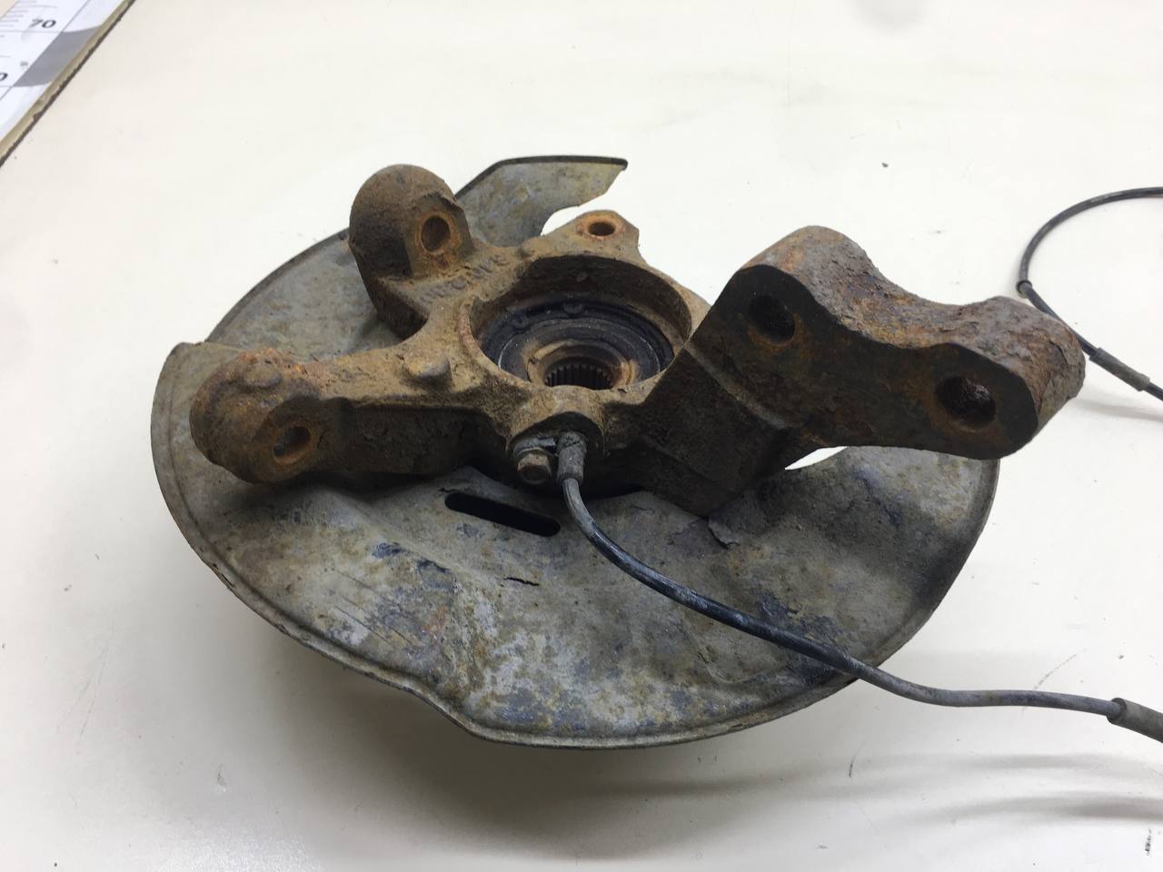 Кулак поворотный передний правый Geely Emgrand EC7 2008>