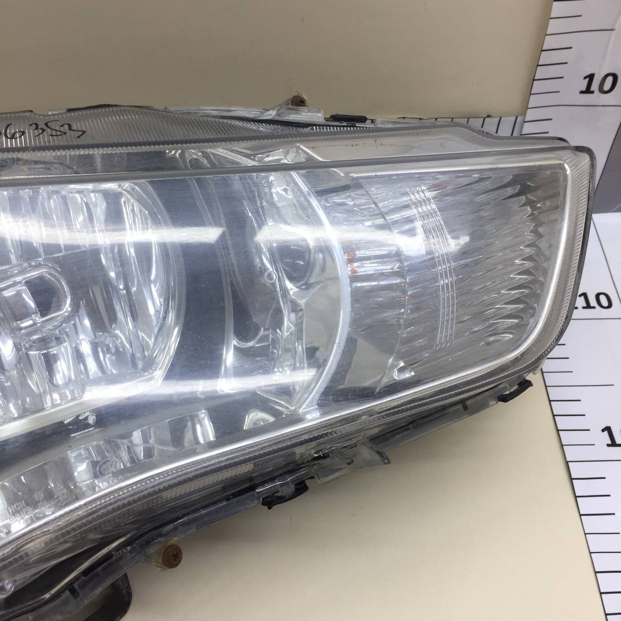 Фара правая Mitsubishi Outlander XL (CW) 2006-2012