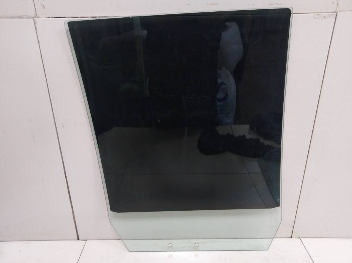 Стекло двери задней левой Suzuki Grand Vitara 1998-2005