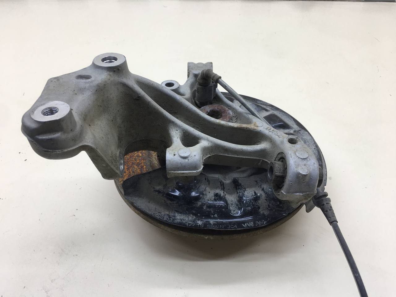 Кулак поворотный задний правый Skoda Octavia (A7) 2013>