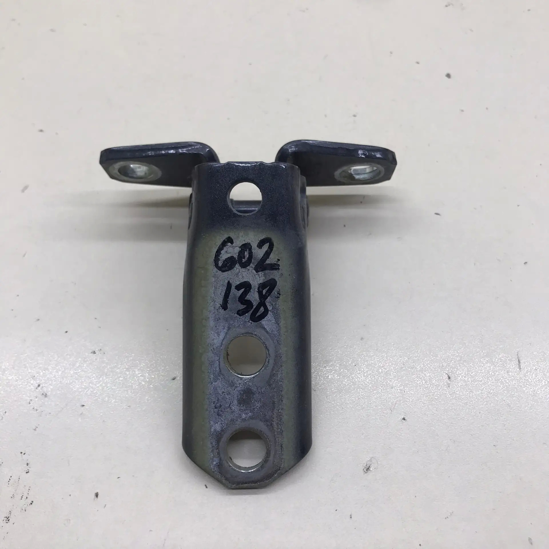 Петля двери задней левой нижняя Mitsubishi Outlander (GF) 2012>