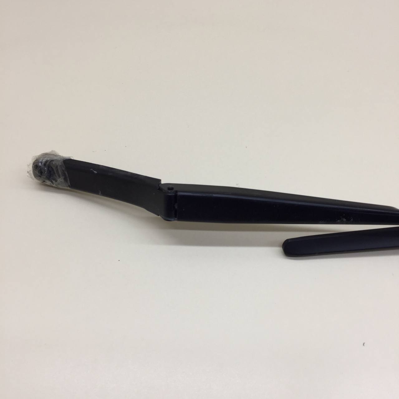 Поводок стеклоочистителя передний левый Volkswagen Passat B7 2011-2015