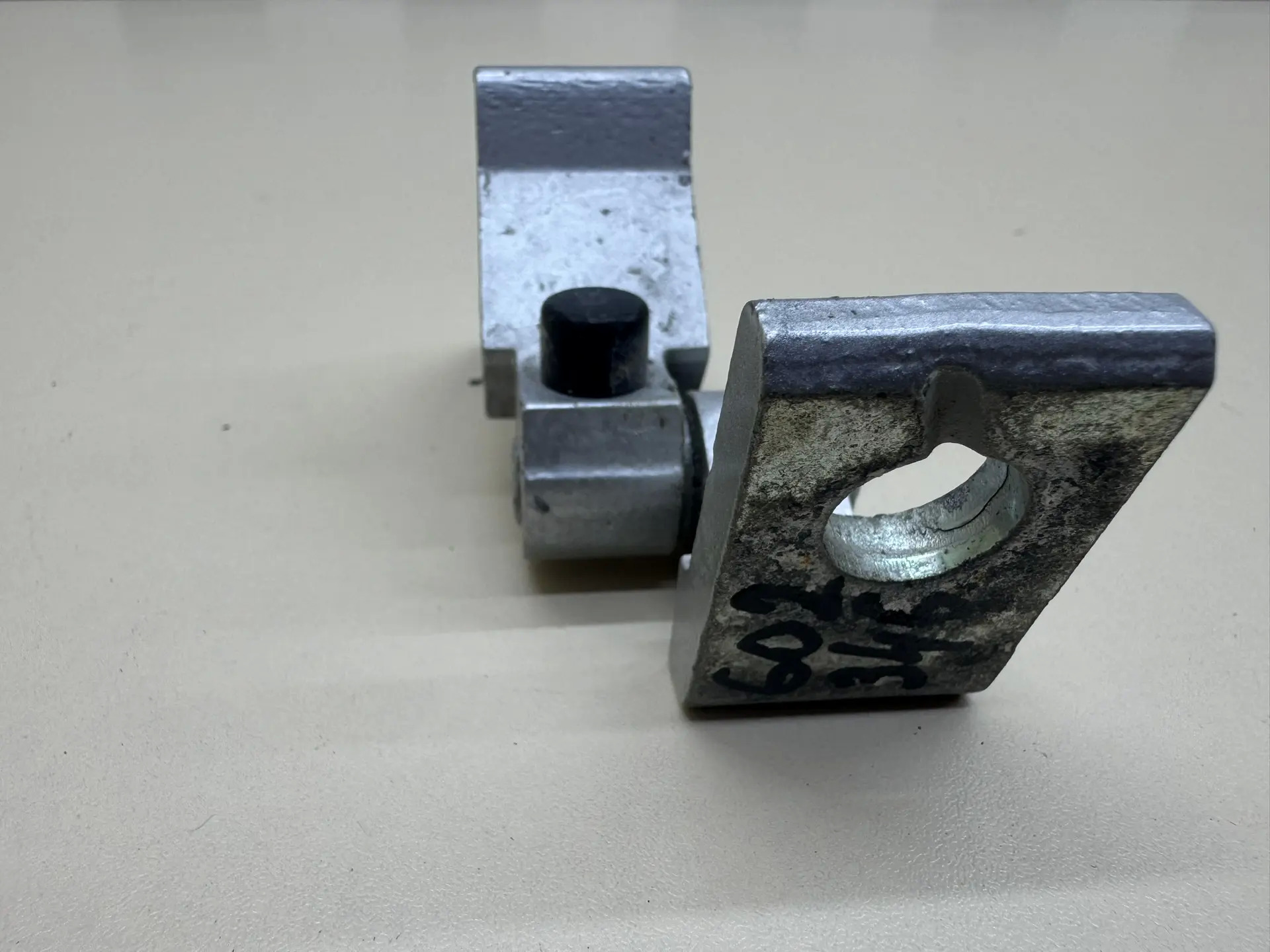 Петля двери Volkswagen Polo (MK5) 2011-2020