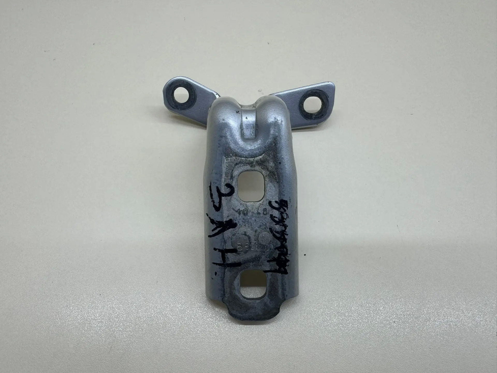 Петля двери задней левой нижняя Chevrolet Cruze (J300) 2009-2016