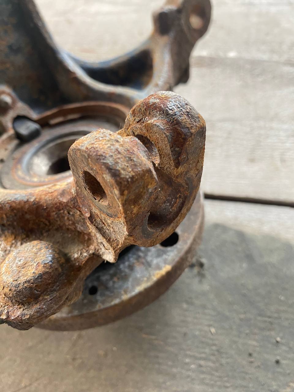 Кулак поворотный передний правый Peugeot 207 2006-2013