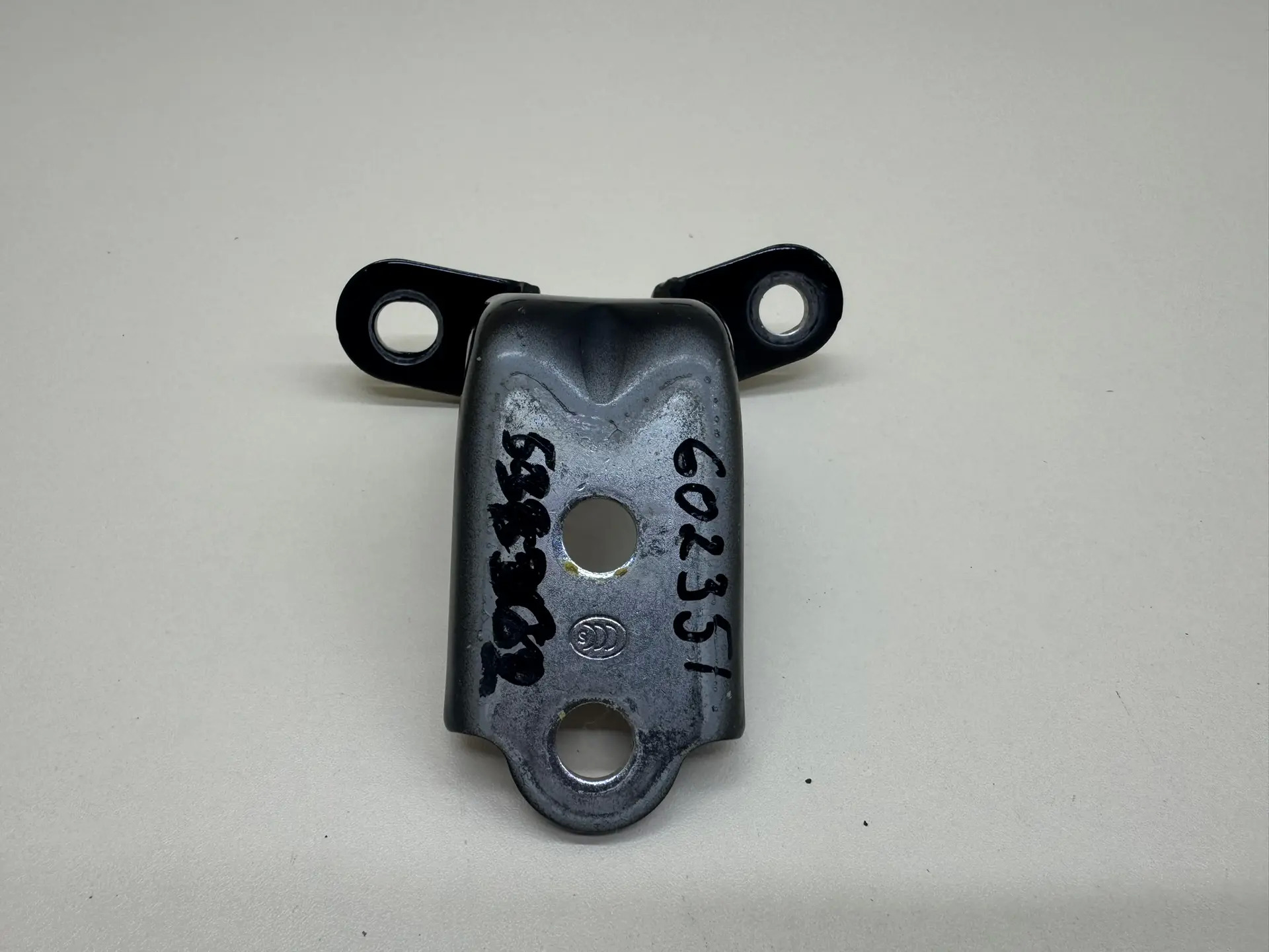 Петля двери передней правой верхняя Hyundai Creta (GS) 2016-2021