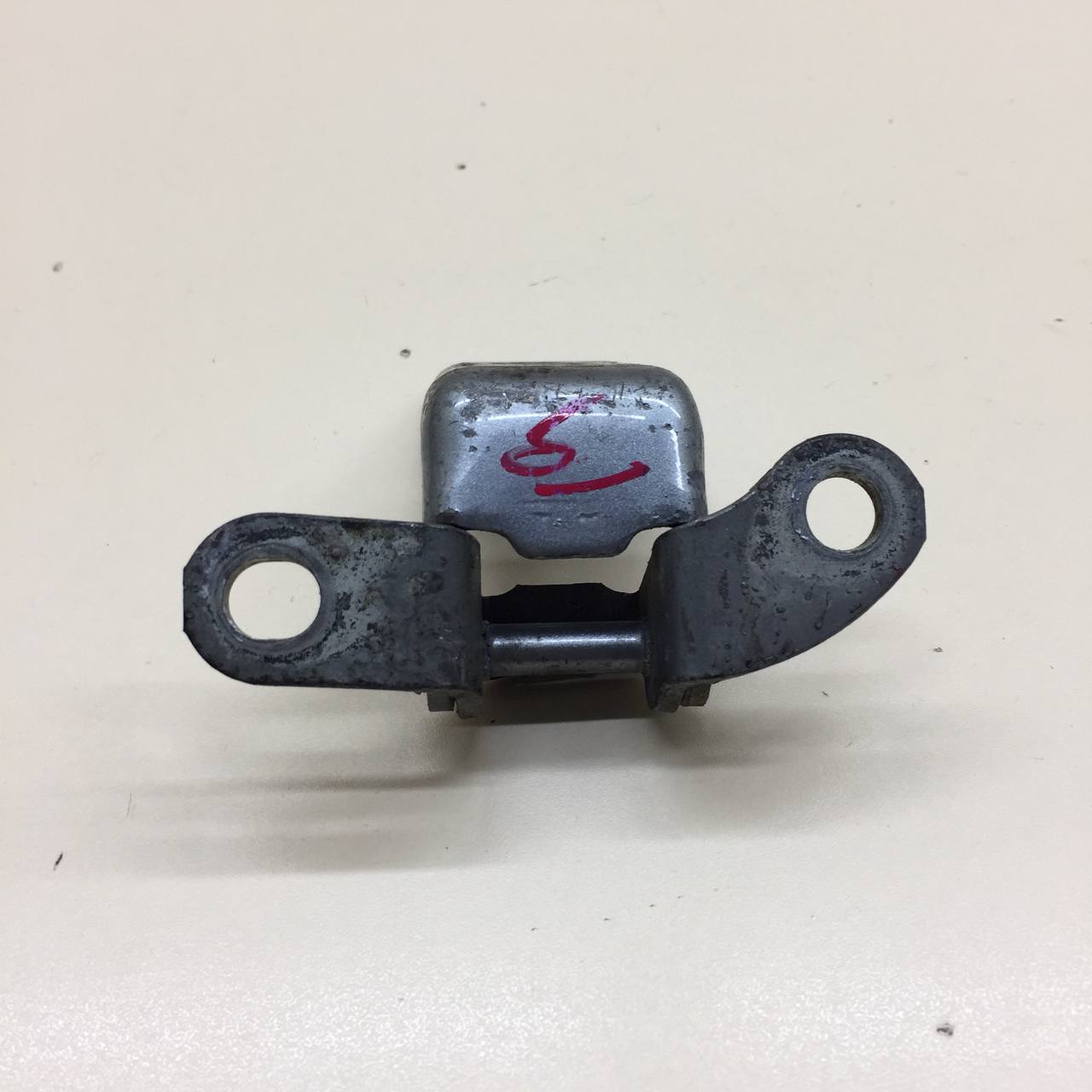 Петля двери задней левой нижняя Toyota Camry (XV50) 2011-2017