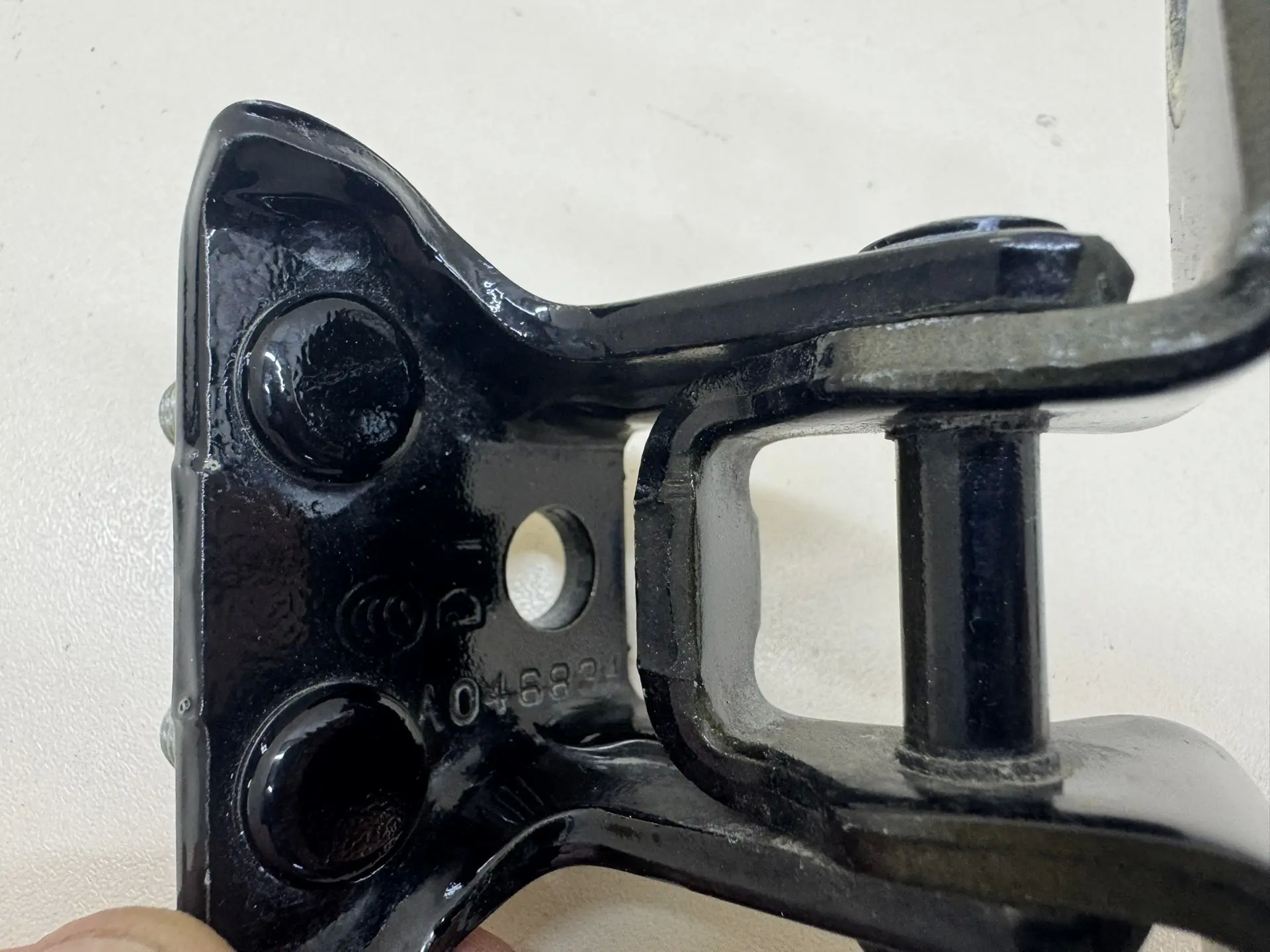 Петля двери задней левой верхняя Mitsubishi Outlander (GF) 2012>