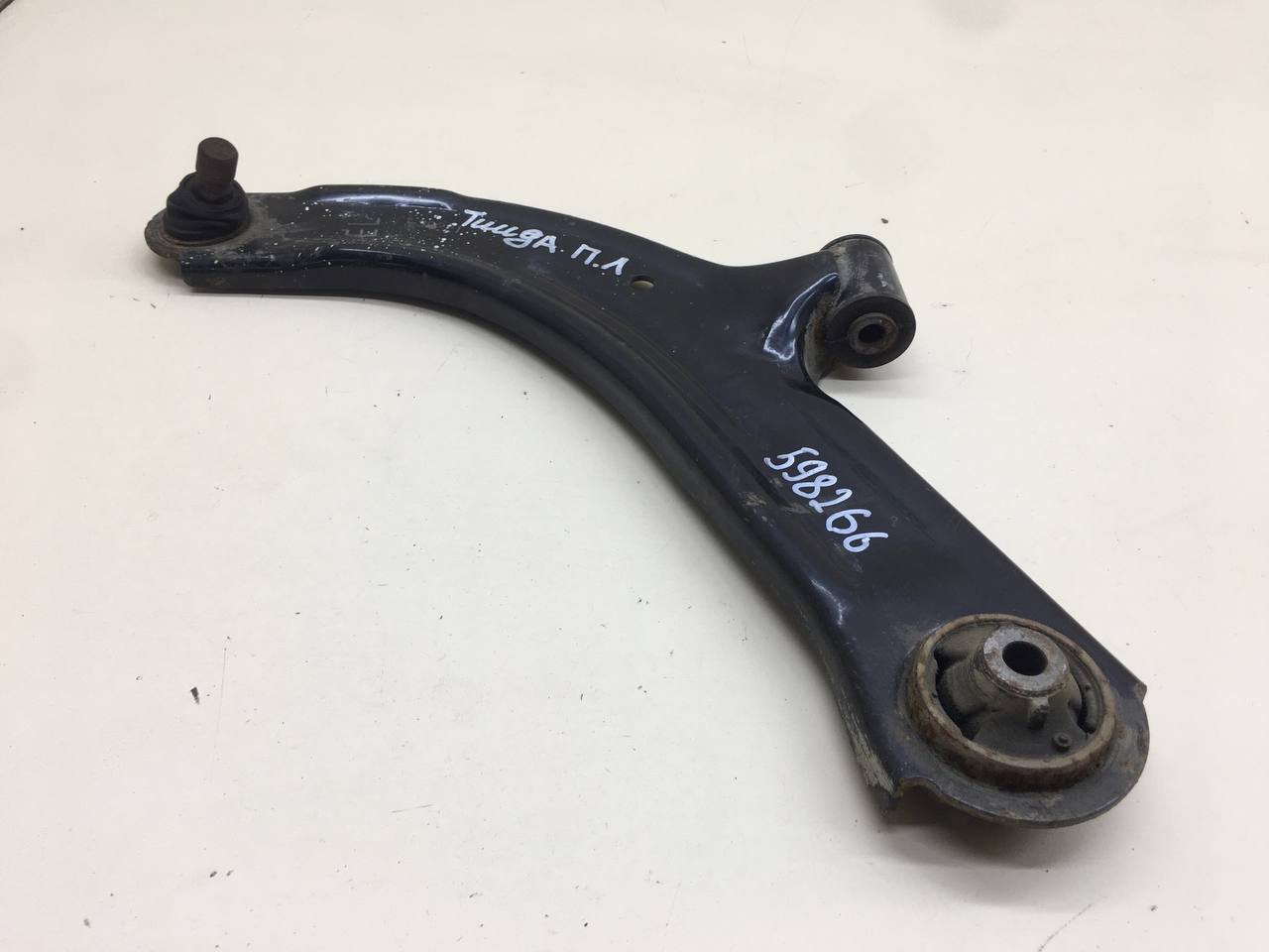 Рычаг передний левый Nissan Tiida (C11) 2007-2014