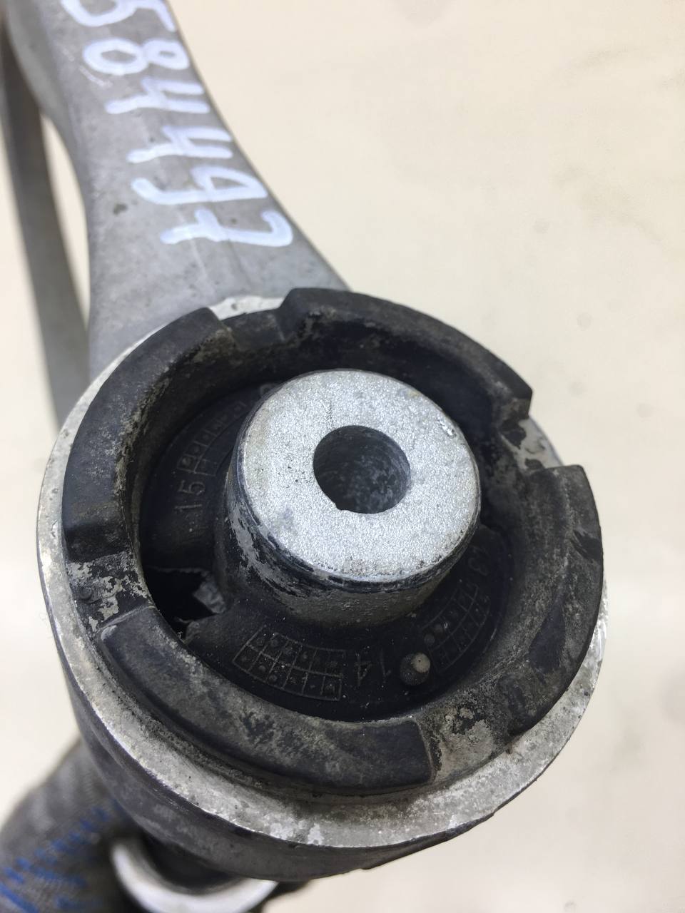 Рычаг передний верхний левый Mercedes-Benz C-Class (W205) 2014>