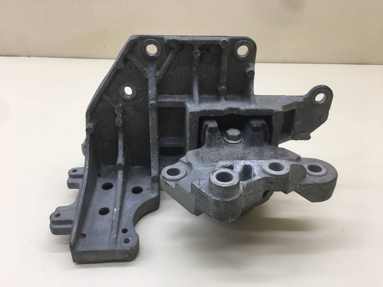 Опора КПП левая Renault Koleos (HY) 2008-2016