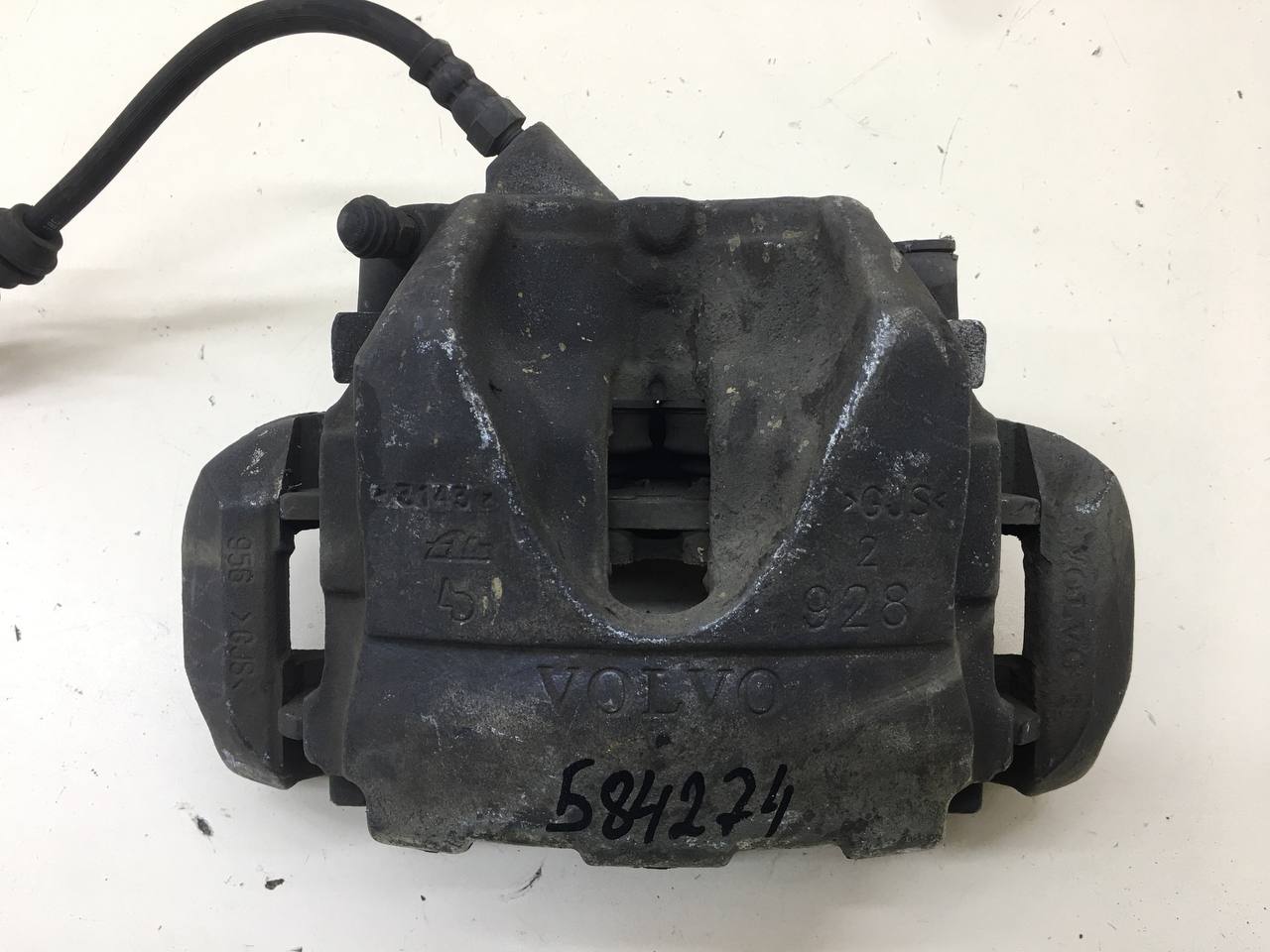 Суппорт передний правый Volvo XC60 2008-2017