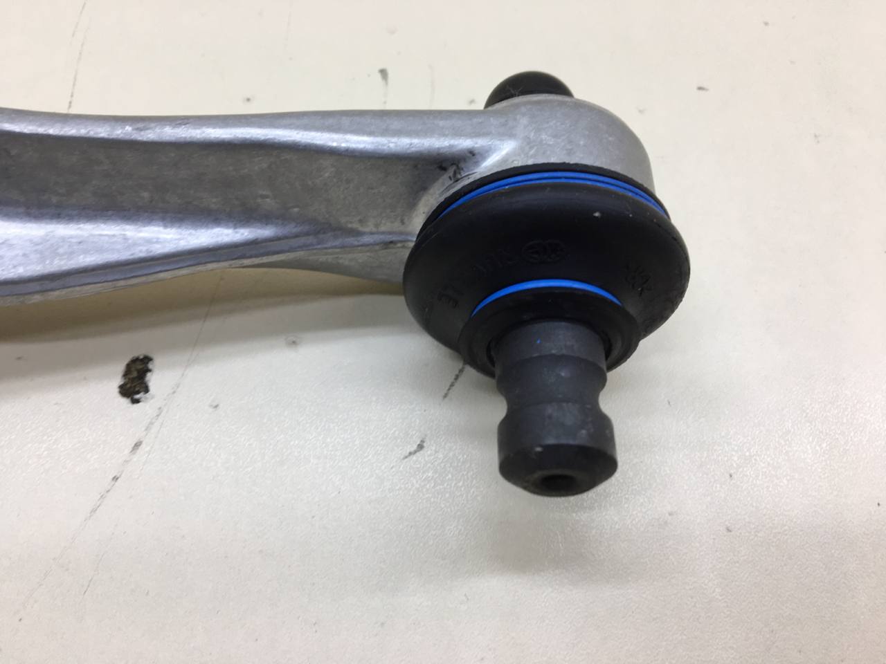 Рычаг передний верхний правый Skoda Superb 2002-2008