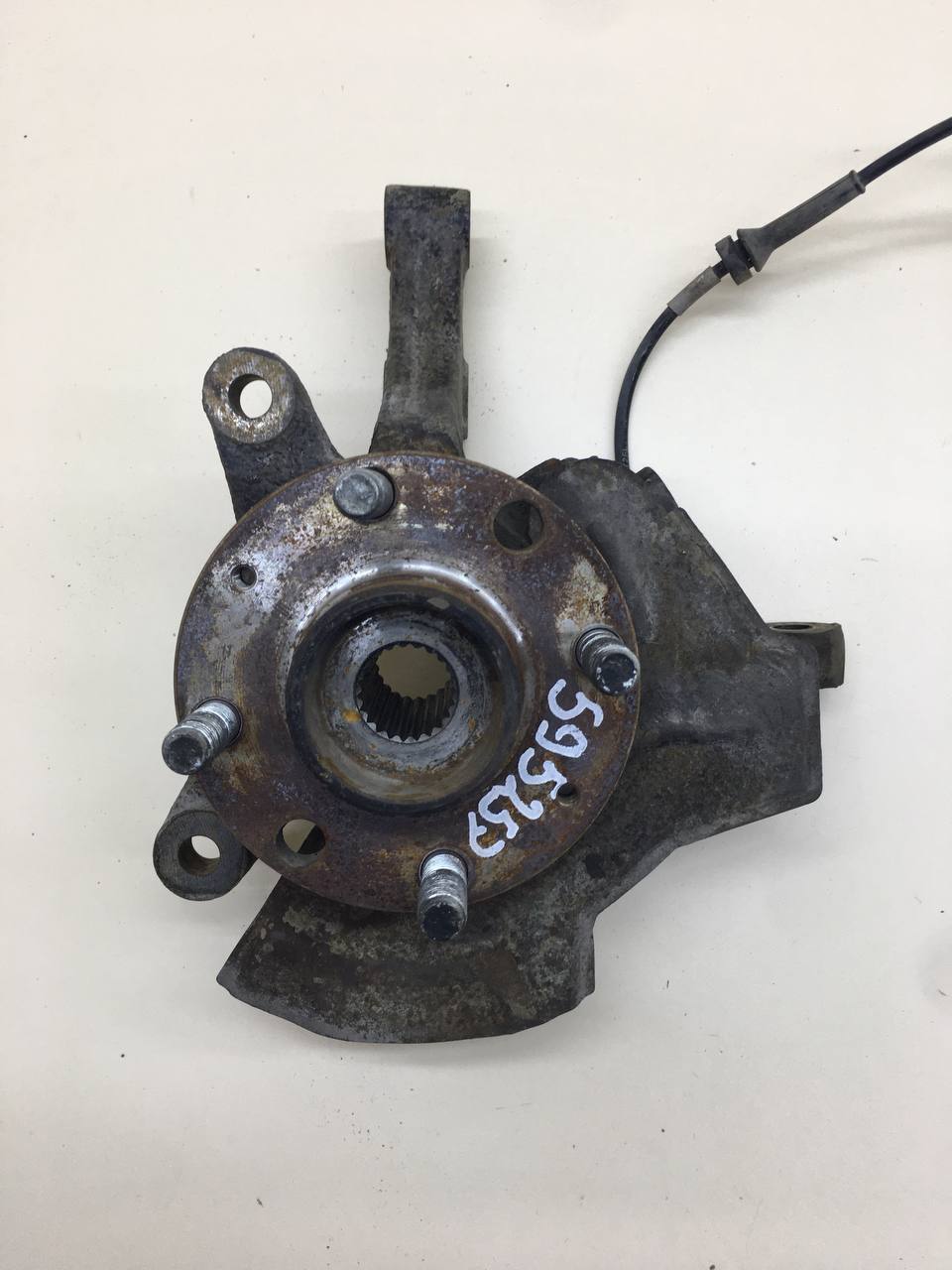 Кулак поворотный передний левый Chevrolet Aveo T250 2005-2011