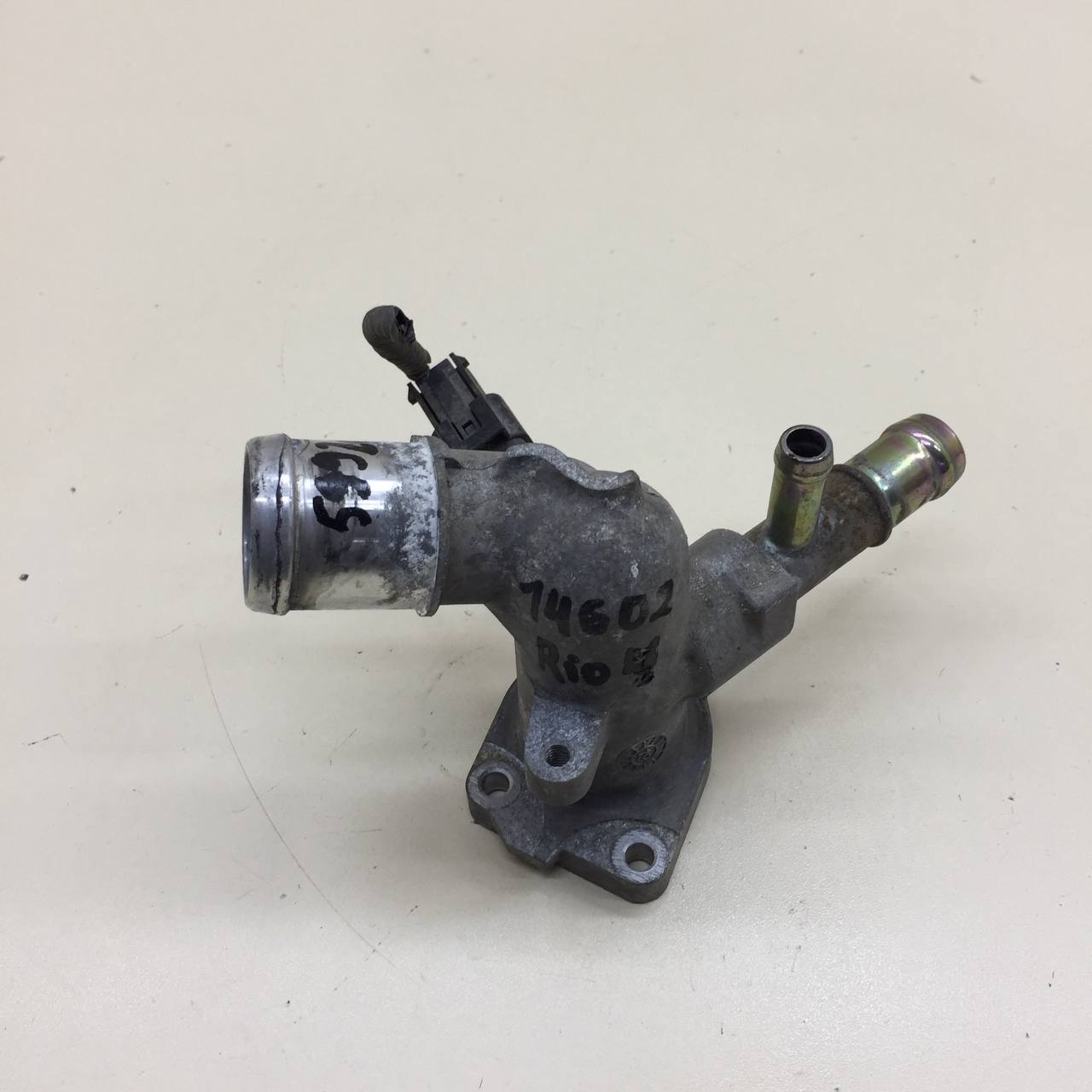 Фланец двигателя системы охлаждения Hyundai Solaris (RB) 2010-2017