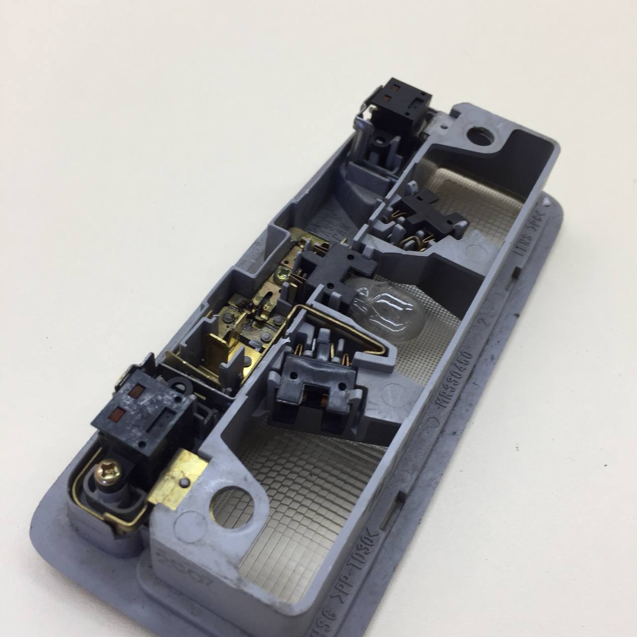 Плафон салонный Mitsubishi Pajero/Montero 3 (V6, V7) 2000-2006