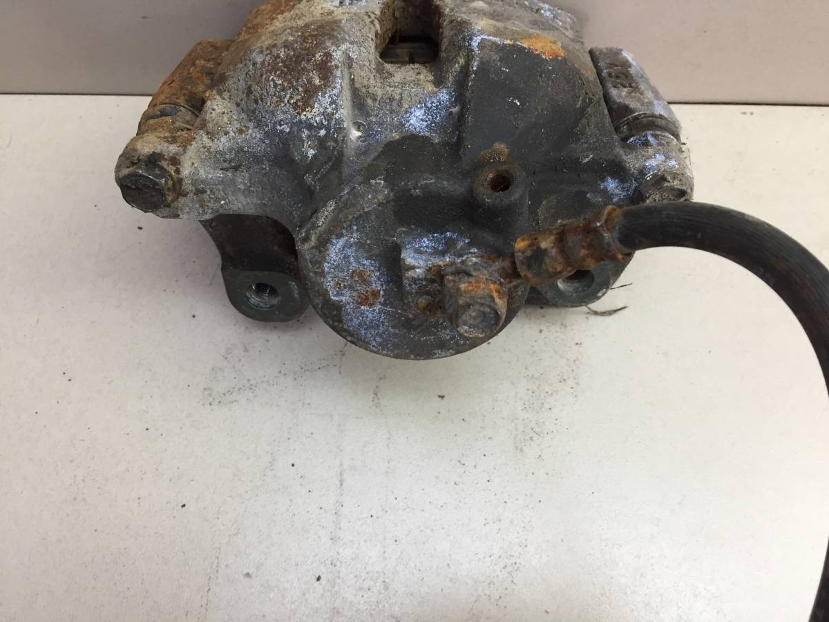 Суппорт передний левый Toyota Progres (G10) 1998-2007