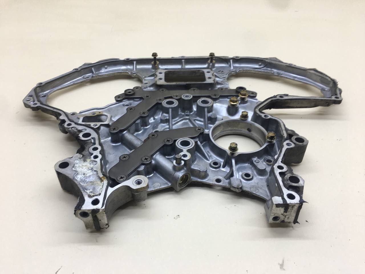 Крышка двигателя задняя Nissan Skyline (V36) 2006-2014