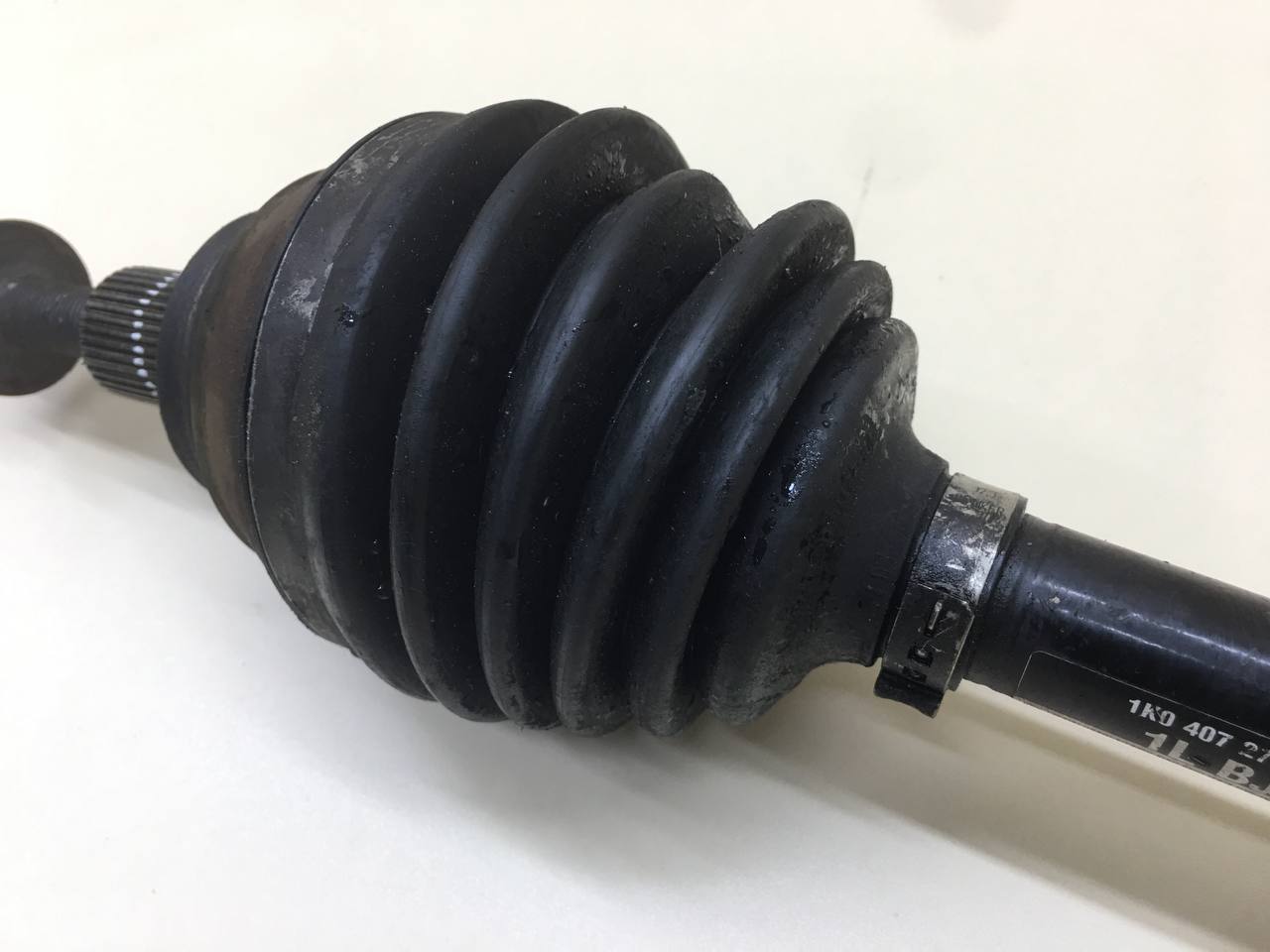 Полуось передняя левая Audi A3 (8V) 2013>