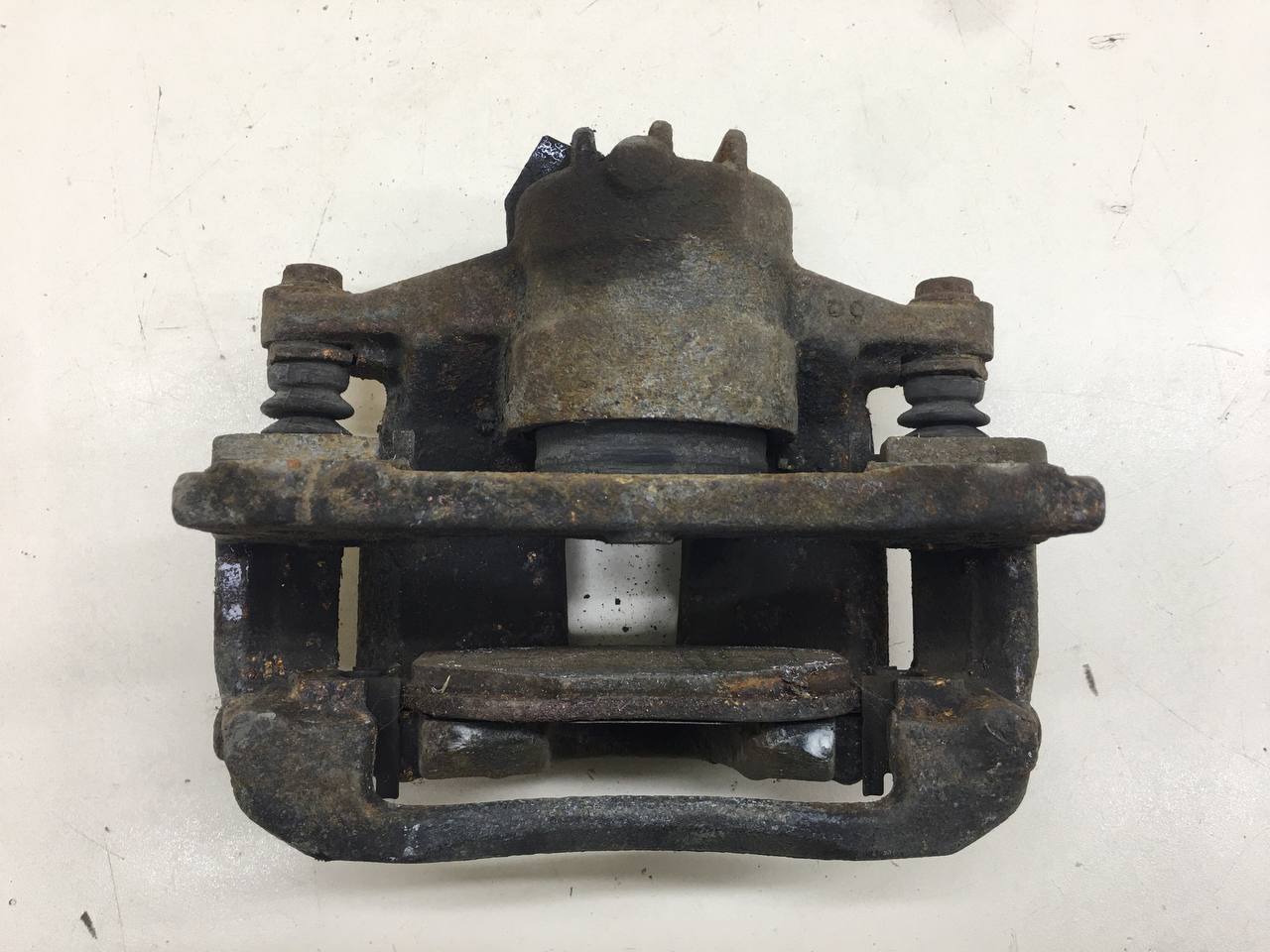 Суппорт передний левый Geely Emgrand EC7 2008>