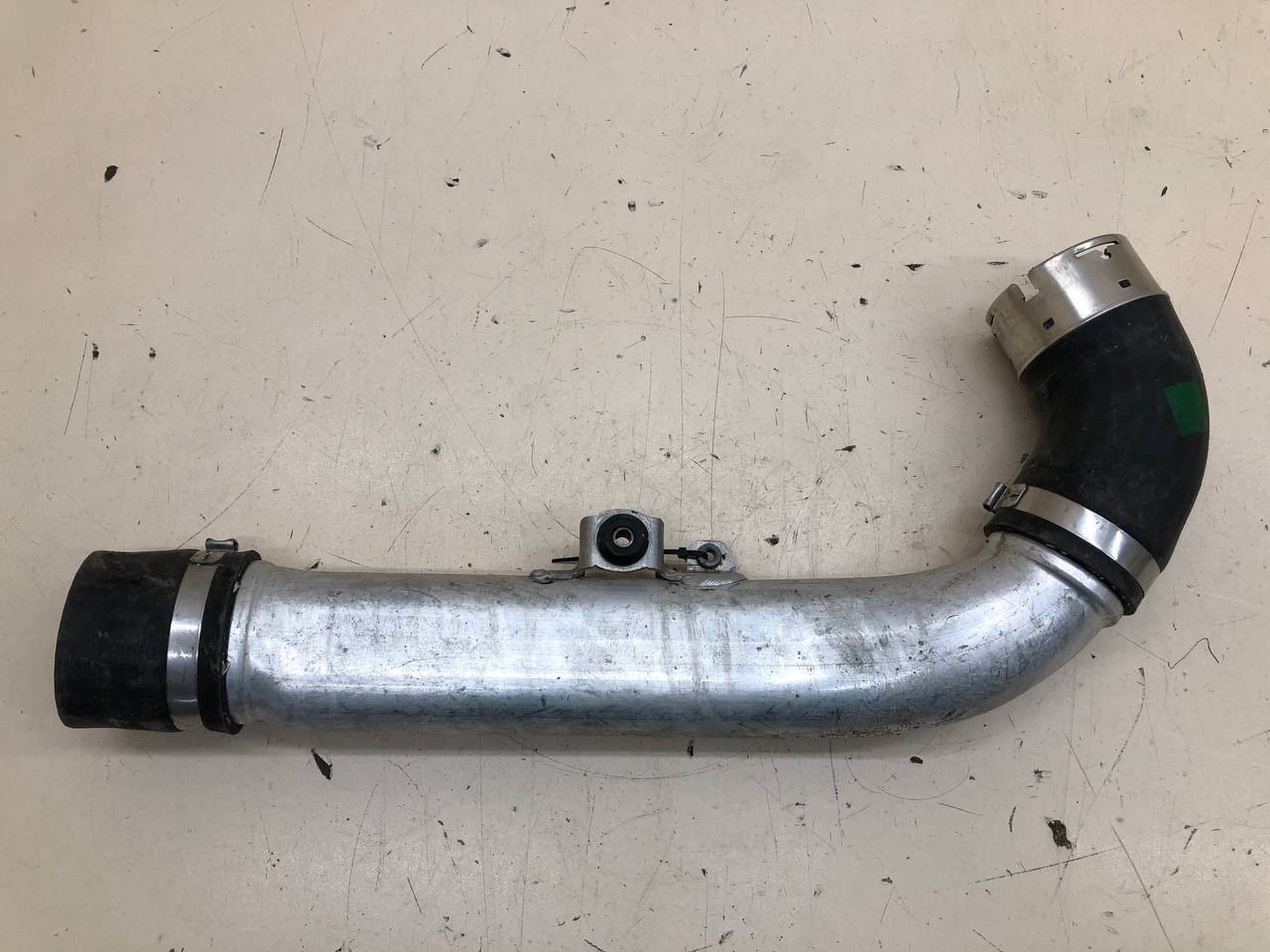 Патрубок интеркулера Mercedes-Benz S-Class (W222) 2013>