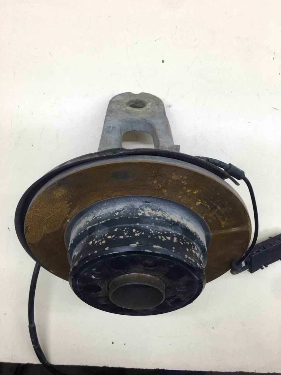 Кулак поворотный задний левый BMW X5 E53 2000-2007