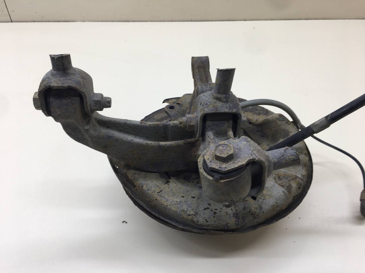 Кулак поворотный задний левый Toyota Camry (XV30) 2001-2006