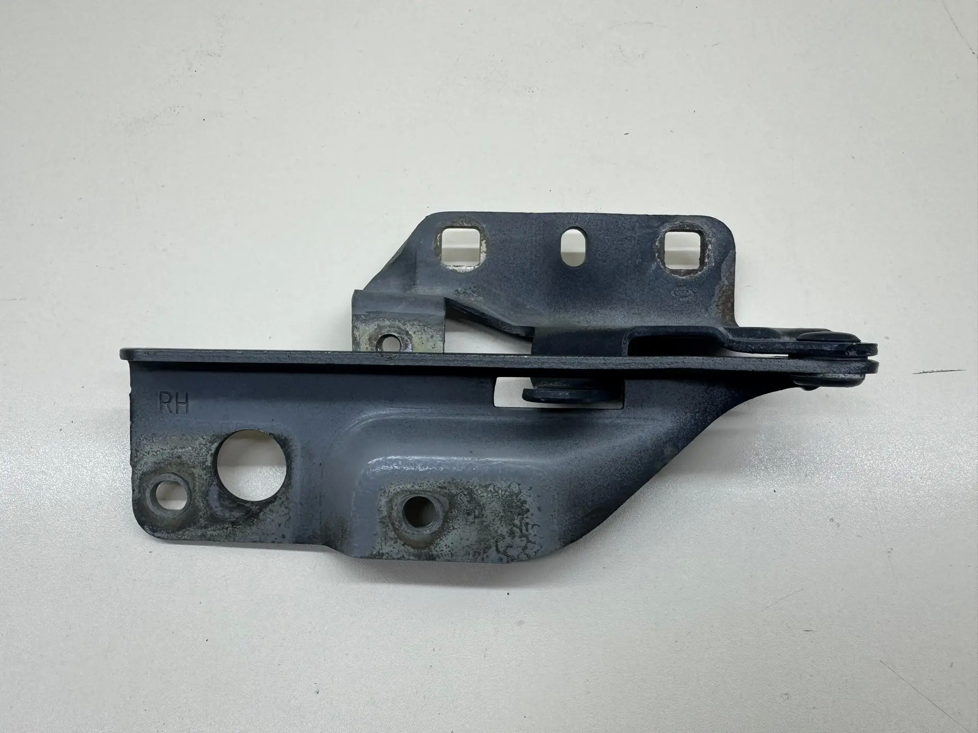 Петля капота правая Nissan Almera Classic (B10) 2006-2013