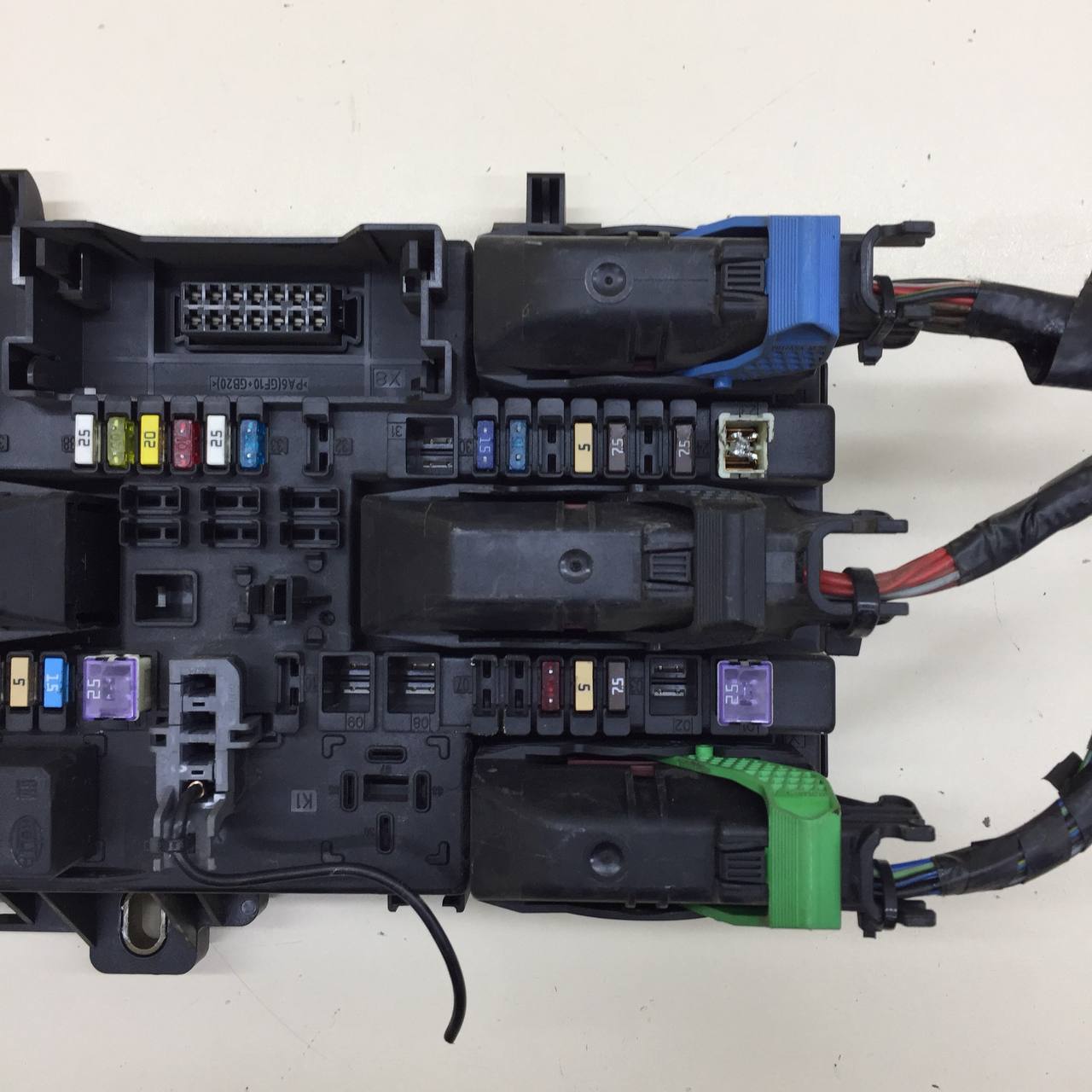 Блок предохранителей Opel Zafira (B) 2005-2012