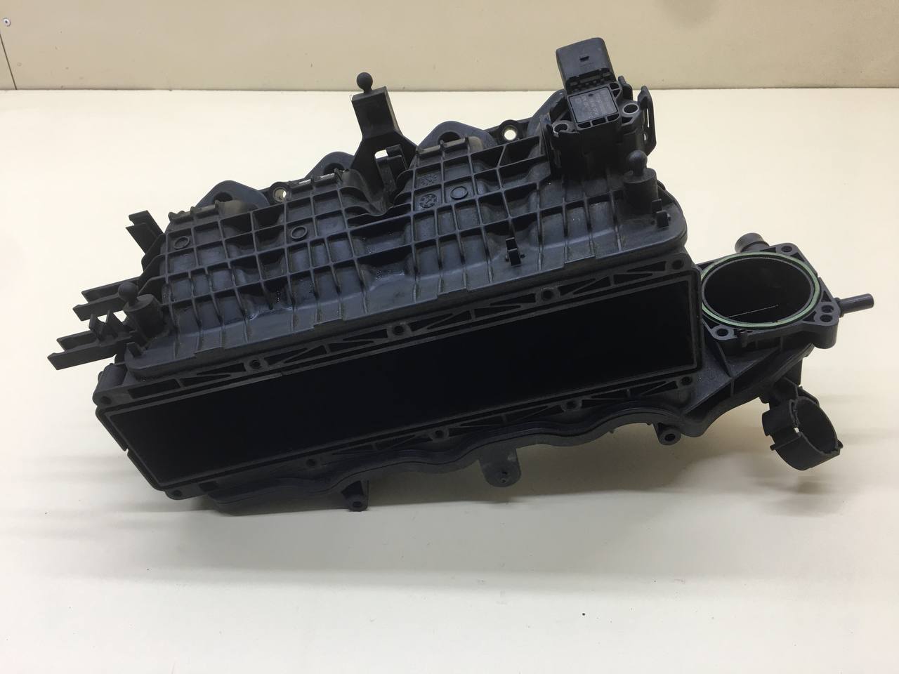 Коллектор впускной Skoda Octavia (A7) 2013>