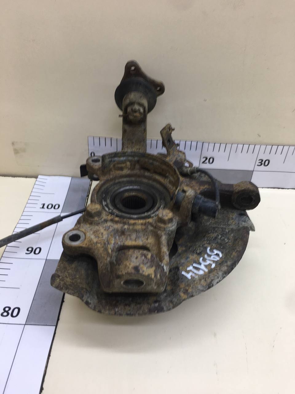 Кулак поворотный передний левый Mitsubishi L200 (KB) 2006-2016