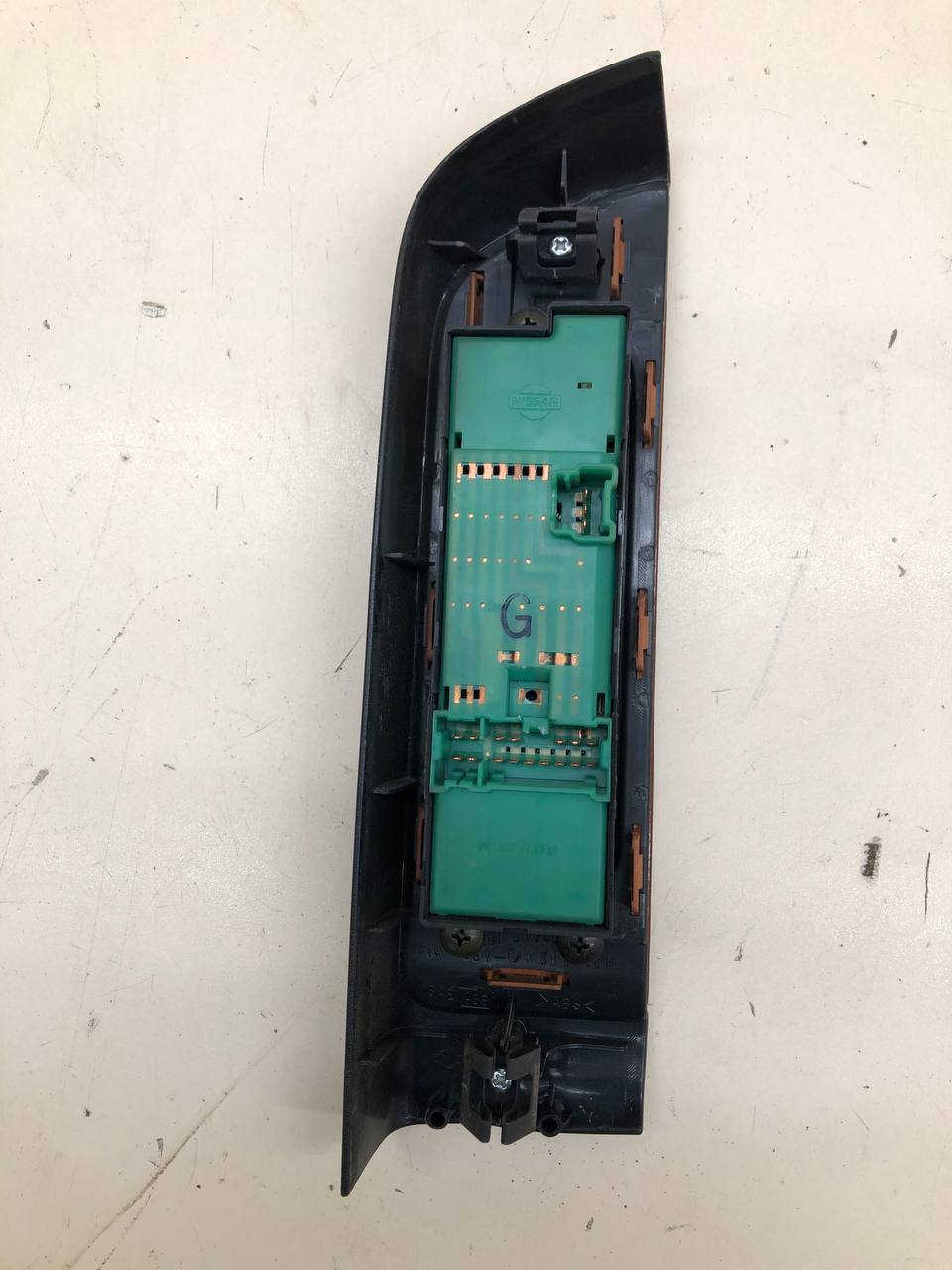 Блок управления стеклоподъемниками Infiniti QX4 (JR50) 1996-2003г