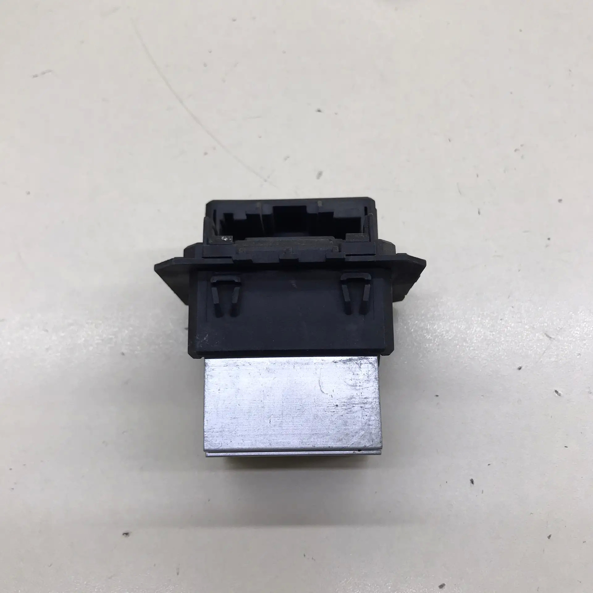 Резистор отопителя Peugeot 208 2012>