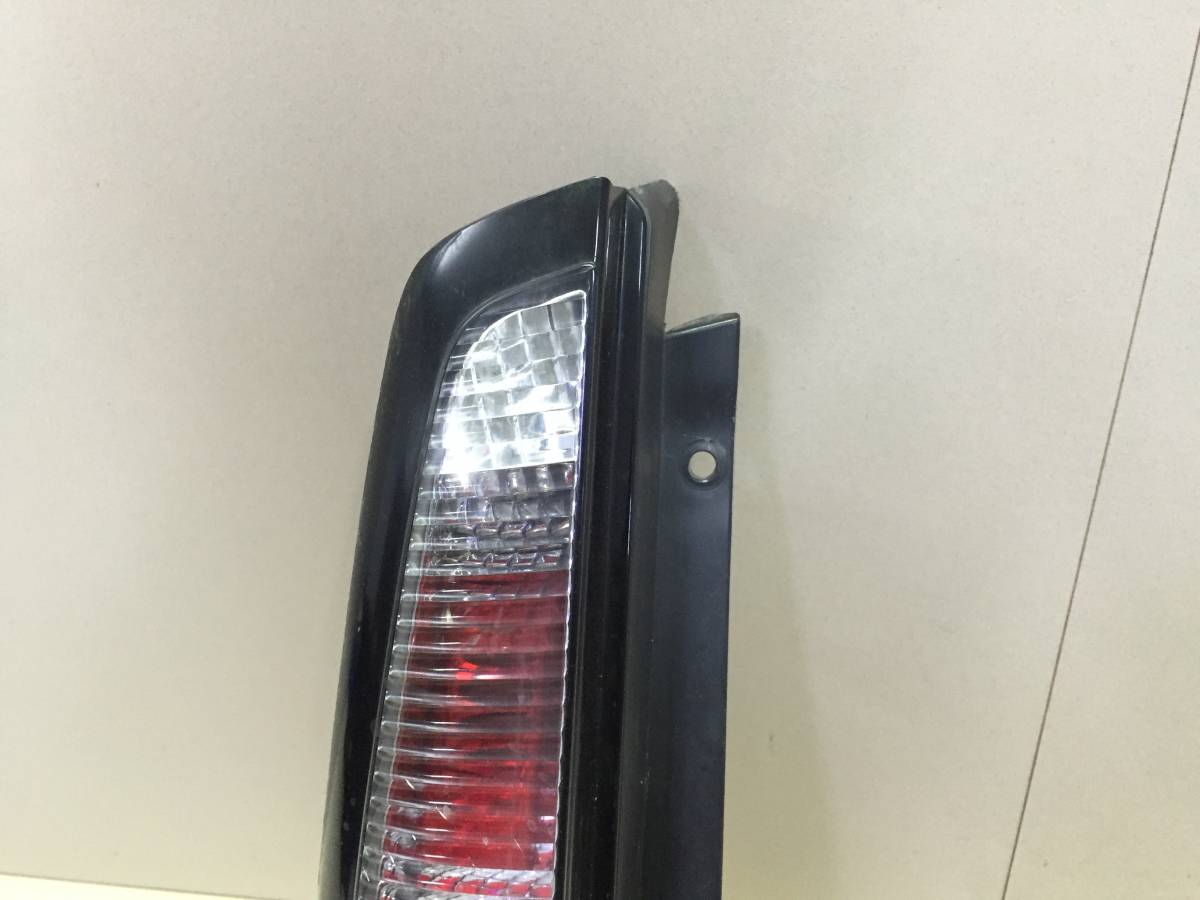 Фонарь задний левый Nissan Cube (Z10) 1998-2002